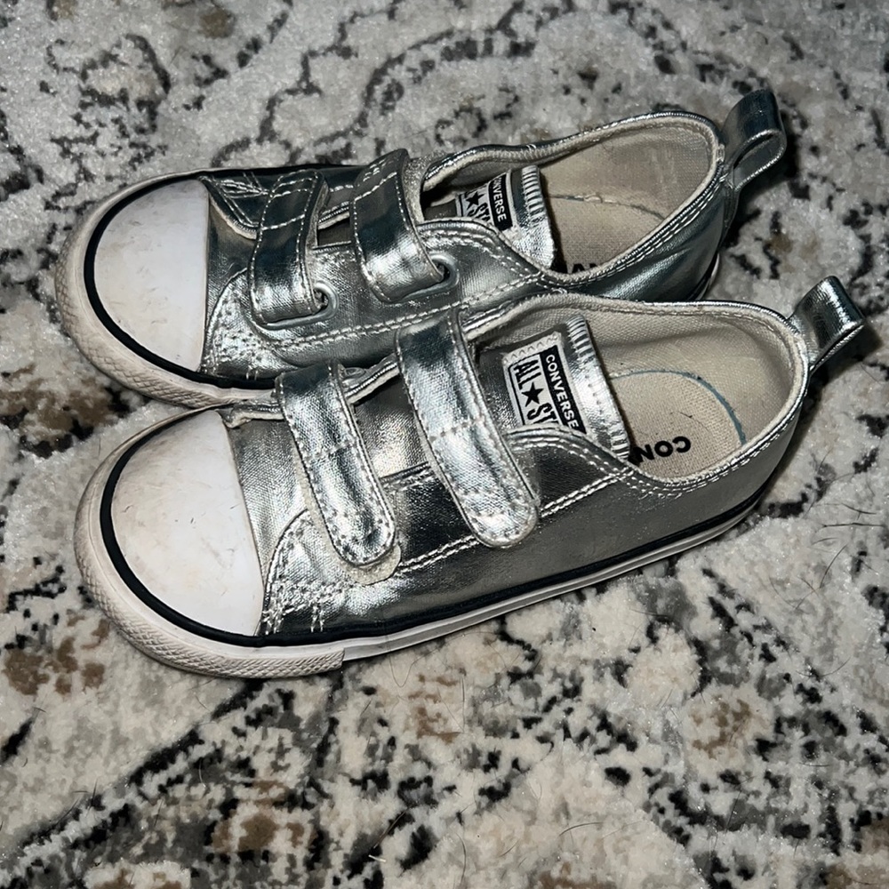 Girls sneakers
